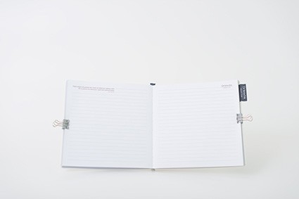 Otwarty notes indywidualny z czarną metką
